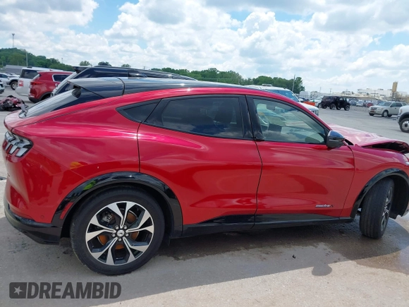 2021 Ford Mustang Mach-E Premium z VIN 3FMTK3R71MMA08132, wystawiony jako IAAI lot #42019112 z przebiegiem 38 024 mil mil oraz . Historia ofert i sprzedaży dostępna na DreamBid. Obrazek 13.
