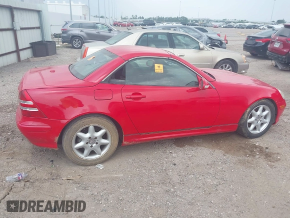 2001 Mercedes-Benz SLK 230/320 z VIN WDBKK65F31F223603, wystawiony jako IAAI lot #42307611 z przebiegiem 136 357 mil mil oraz . Historia ofert i sprzedaży dostępna na DreamBid. Obrazek 13.
