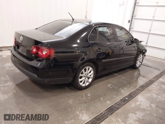 2010 Volkswagen Jetta Limited Edition с VIN 3VWAX7AJ0AM074675, выставлен на аукционе IAAI как лот 41962596 с пробегом 101 465 миль миль и . История ставок и продаж доступна на DreamBid. Изображение 4.