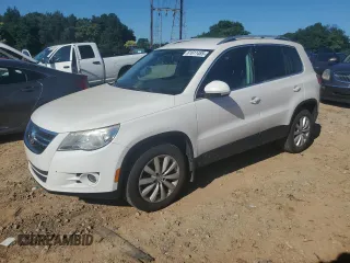 2011 Volkswagen Tiguan S z VIN WVGAV7AX3BW523437, wystawiony jako Copart lot #61611485 z przebiegiem 129 026 mil mil oraz Czysty tytuł • Clean title. Historia ofert i sprzedaży dostępna na DreamBid. Obrazek 1.