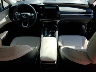 2024 Lexus RX 350 z VIN 2T2BAMBA2RC052098, wystawiony jako Copart lot #52634835 z przebiegiem 1630 mil mil oraz Szkody całkowita. Historia ofert i sprzedaży dostępna na DreamBid. Obrazek 8.