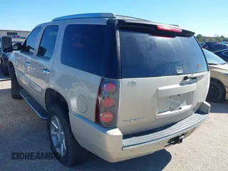 2007 GMC Yukon Denali z VIN 1GKFK63857J261948, wystawiony jako IAAI lot #41262362 z przebiegiem Nie podano mil oraz . Historia ofert i sprzedaży dostępna na DreamBid. Obrazek 3.