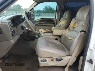 2001 Ford Excursion Limited z VIN 1FMSU43F11EC29369, wystawiony jako Copart lot #58510875 z przebiegiem 229 554 mil mil oraz Tytuł czysty. Historia ofert i sprzedaży dostępna na DreamBid. Obrazek 7.