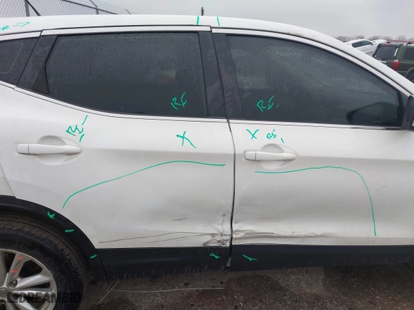 2018 Nissan Rogue Sport S with VIN JN1BJ1CP3JW189846, listed as a IAAI auction lot 41535377 with 69,683 mi miles. Bid and sale history available at carsss.com. Image 13.
