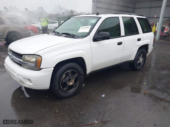 2007 Chevrolet TrailBlazer LT with VIN 1GNDS13SX72301640, listed as a IAAI auction lot 41570405 with 298,289 mi miles. Bid and sale history available at carsss.com. Image 2.