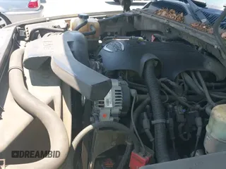 2001 Chevrolet Suburban LS z VIN 3GNFK16T01G237068, wystawiony jako IAAI lot #42772933 z przebiegiem 217 842 mil mil oraz . Historia ofert i sprzedaży dostępna na DreamBid. Obrazek 19.