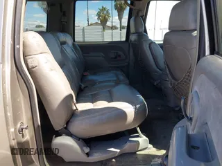 1999 GMC Suburban with VIN 3GKFK16R0XG511301, listed as a IAAI auction lot 41946753 with 231,650 mi miles and . Bid and sale history available at DreamBid. Image 8.