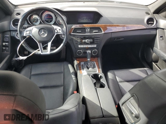 2014 Mercedes-Benz C 250 Sport z VIN WDDGF4HB1EA933844, wystawiony jako Copart lot #56911155 z przebiegiem 228 015 mil mil oraz Szkoda całkowita • Salvage title. Historia ofert i sprzedaży dostępna na DreamBid. Obrazek 8.