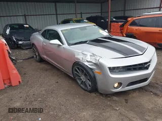 2011 Chevrolet Camaro 2LT z VIN 2G1FC1ED3B9110481, wystawiony jako IAAI lot #42080255 z przebiegiem 106 542 mil mil oraz . Historia ofert i sprzedaży dostępna na DreamBid. Obrazek 1.