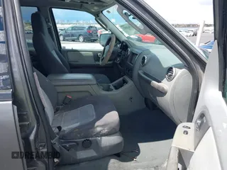 2004 Ford Expedition Special Service with VIN 1FMRU15WX4LB52060, listed as a IAAI auction lot 41963092 with 202,622 mi miles. Bid and sale history available at carsss.com. Image 5.