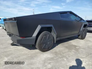 2024 Tesla Cybertruck z VIN 7G2CEHED1RA050360, wystawiony jako Copart lot #50245885 z przebiegiem Nie podano mil oraz Szkoda całkowita • Salvage title. Historia ofert i sprzedaży dostępna na DreamBid. Obrazek 3.