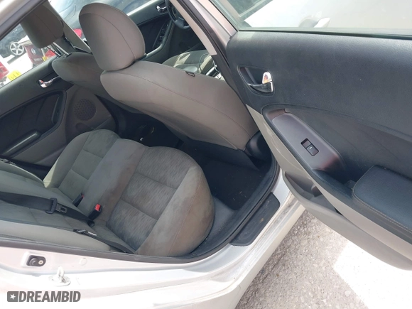 2015 Kia Forte LX with VIN KNAFK4A63F5419676, listed as a IAAI auction lot 42025595 with 137,748 mi miles. Bid and sale history available at carsss.com. Image 8.