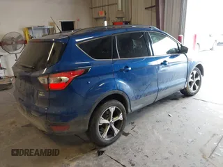 2017 Ford Escape SE z VIN 1FMCU9GD2HUB99955, wystawiony jako IAAI lot #41572200 z przebiegiem 63 023 mil mil oraz . Historia ofert i sprzedaży dostępna na DreamBid. Obrazek 4.
