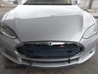 2014 Tesla Model S 60 with VIN 5YJSA1H12EFP32213, listed as a IAAI auction lot 42194085 with 56,071 mi miles and . Bid and sale history available at DreamBid. Image 6.