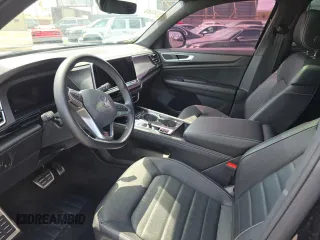 2024 Volkswagen Atlas SEL R-Line z VIN 1V2AE2CA6RC211638, wystawiony jako Copart lot #57856195 z przebiegiem 8 349 mil mil oraz Szkoda całkowita • Salvage title. Historia ofert i sprzedaży dostępna na DreamBid. Obrazek 7.