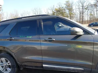2020 Ford Explorer XLT z VIN 1FMSK8DH0LGA26283, wystawiony jako IAAI lot #41406249 z przebiegiem 85 254 mil mil oraz . Historia ofert i sprzedaży dostępna na DreamBid. Obrazek 13.