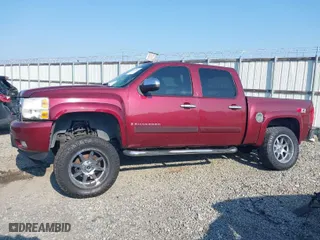 2008 Chevrolet Silverado 1500 LT w/1LT with VIN 2GCEK13J181246470, listed as a IAAI auction lot 40390209 with 195,631 mi miles. Bid and sale history available at carsss.com. Image 15.