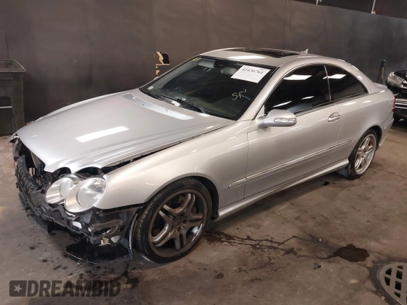 2009 Mercedes-Benz CLK 550 z VIN WDBTJ72H09F265130, wystawiony jako IAAI lot #42436761 z przebiegiem 133 527 mil mil oraz . Historia ofert i sprzedaży dostępna na DreamBid. Obrazek 17.