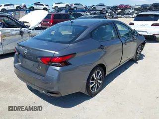 2024 Nissan Versa S z VIN 3N1CN8DV5RL920468, wystawiony jako IAAI lot #42040039 z przebiegiem 22 201 mil mil oraz . Historia ofert i sprzedaży dostępna na DreamBid. Obrazek 4.