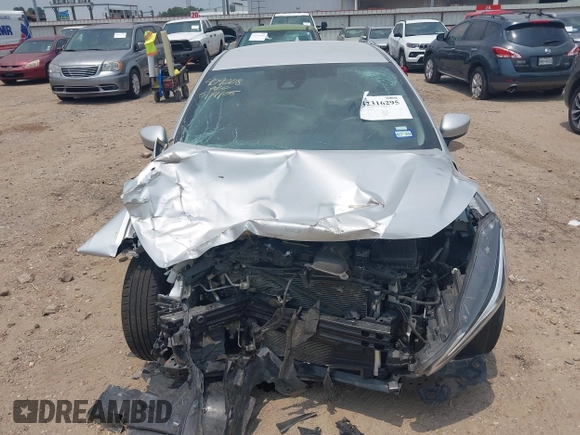 2023 Nissan Versa SV z VIN 3N1CN8EV6PL863550, wystawiony jako IAAI lot #42316295 z przebiegiem 43 353 mil mil oraz . Historia ofert i sprzedaży dostępna na DreamBid. Obrazek 13.