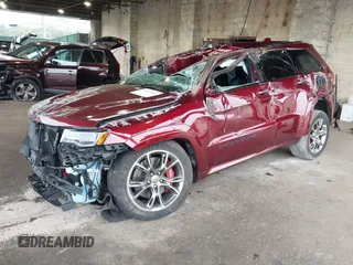 2018 Jeep Grand Cherokee SRT z VIN 1C4RJFDJ0JC231510, wystawiony jako IAAI lot #42445896 z przebiegiem 85 000 mil mil oraz . Historia ofert i sprzedaży dostępna na DreamBid. Obrazek 18.