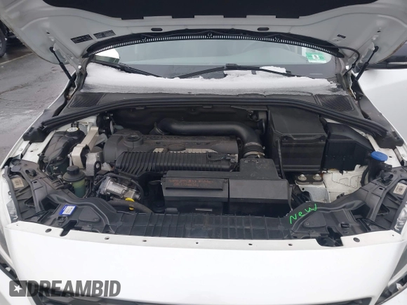 2015 Volvo V60 Cross Country T5 with VIN YV4612HK1F1001764, listed as a IAAI auction lot 41560997 with 69,888 mi miles. Bid and sale history available at carsss.com. Image 10.