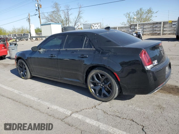 2021 Chrysler 300 S z VIN 2C3CCABG6MH554329, wystawiony jako Copart lot #52045545 z przebiegiem 77 377 mil mil oraz Szkoda całkowita • Salvage title. Historia ofert i sprzedaży dostępna na DreamBid. Obrazek 2.