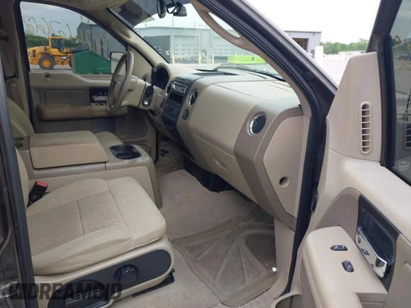 2005 Ford F-150 XLT с VIN 1FTPW14575FB03820, выставлен на аукционе IAAI как лот 42567662 с пробегом 210 425 миль миль и . История ставок и продаж доступна на DreamBid. Изображение 5.