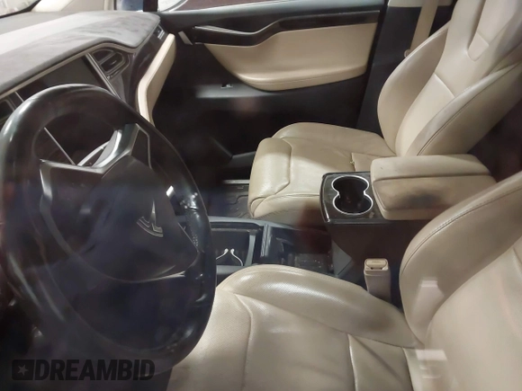 2016 Tesla Model X 70D z VIN 5YJXCBE27GF012024, wystawiony jako IAAI lot #41799547 z przebiegiem Nie podano mil oraz . Historia ofert i sprzedaży dostępna na DreamBid. Obrazek 17.