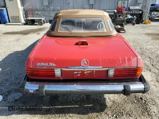 1982 Mercedes-Benz 380 SL z VIN WDBBA45AXCB011223, wystawiony jako Copart lot #58532965 z przebiegiem 270 052 mil mil oraz Tytuł czysty. Historia ofert i sprzedaży dostępna na DreamBid. Obrazek 6.