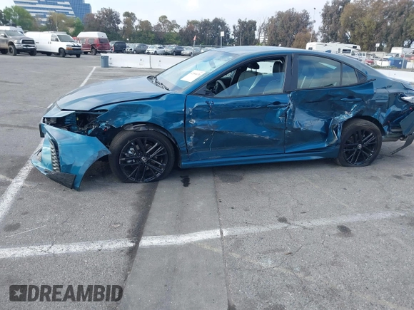 2025 Toyota Camry LE z VIN 4T1DAACK3SU571104, wystawiony jako IAAI lot #42084430 z przebiegiem 1 013 mil mil oraz . Historia ofert i sprzedaży dostępna na DreamBid. Obrazek 14.