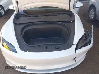 2025 Tesla Model 3 Long Range z VIN 5YJ3E1EB9SF885771, wystawiony jako IAAI lot #42158734 z przebiegiem 3480 mil mil oraz . Historia ofert i sprzedaży dostępna na DreamBid. Obrazek 10.
