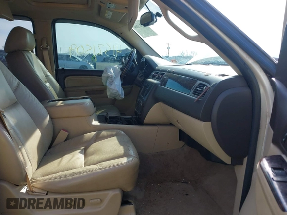 2010 GMC Yukon XL Denali with VIN 1GKUKMEF6AR157775, listed as a IAAI auction lot 41521509 with 201,836 mi miles. Bid and sale history available at carsss.com. Image 5.