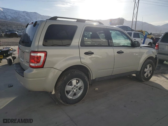 2009 Ford Escape XLT with VIN 1FMCU93G89KA56814, listed as a Copart auction lot 48733485 with 124,063 mi miles and Salvage Title. Bid and sale history available at carsss.com. Image 3.