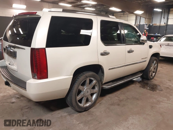2007 Cadillac Escalade z VIN 1GYFK63837R238451, wystawiony jako IAAI lot #42368857 z przebiegiem 182 030 mil mil oraz . Historia ofert i sprzedaży dostępna na DreamBid. Obrazek 4.