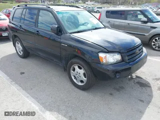 2004 Toyota Highlander with VIN JTEEP21AX40008810, listed as a IAAI auction lot 41877008 with 215,800 mi miles. Bid and sale history available at carsss.com. Image 1.