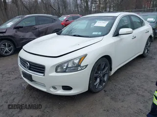 2014 Nissan Maxima S z VIN 1N4AA5AP4EC484583, wystawiony jako IAAI lot #41972065 z przebiegiem 173 332 mil mil oraz . Historia ofert i sprzedaży dostępna na DreamBid. Obrazek 2.