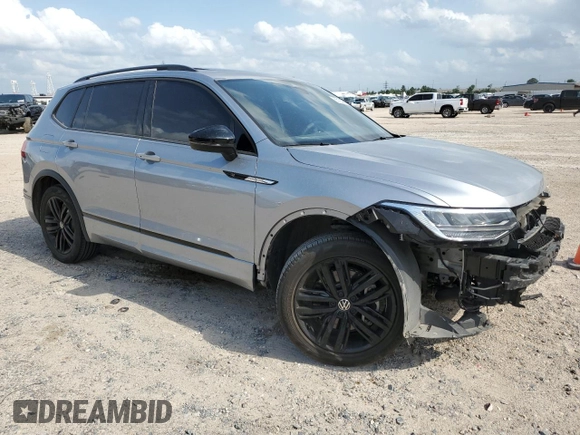 2022 Volkswagen Tiguan SE R-Line Black with VIN 3VVCB7AX6NM140264, listed as a Copart auction lot 55124815 with 28,340 mi miles and Salvage title. Bid and sale history available at DreamBid. Image 4.