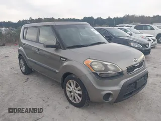 2013 Kia Soul with VIN KNDJT2A52D7549388, listed as a IAAI auction lot 40886665 with 164,543 mi miles. Bid and sale history available at carsss.com. Image 1.