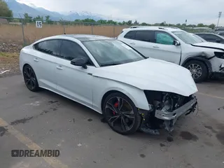 2021 Audi S5 Sportback Premium Plus z VIN WAUC4CF50MA023197, wystawiony jako IAAI lot #42167739 z przebiegiem 44 747 mil mil oraz . Historia ofert i sprzedaży dostępna na DreamBid. Obrazek 1.