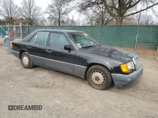 1993 Mercedes-Benz 300 with VIN WDBEA28E5PB835958, listed as a Copart auction lot 50851925 with 90,553 mi miles and Clean Title. Bid and sale history available at DreamBid. Image 4.