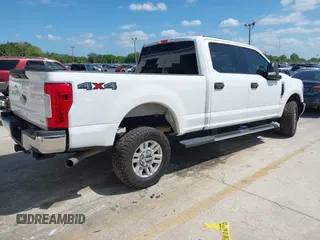 2018 Ford Super Duty F-250 SRW XL with VIN 1FT7W2B64JEC60271, listed as a IAAI auction lot 41960939 with 99,850 mi miles. Bid and sale history available at carsss.com. Image 4.