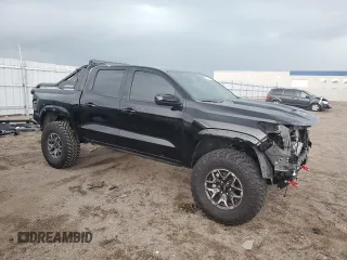 2024 Chevrolet Colorado 4WD ZR2 z VIN 1GCPTFEK4R1265787, wystawiony jako Copart lot #54108245 z przebiegiem 4 880 mil mil oraz Szkoda całkowita • Salvage title. Historia ofert i sprzedaży dostępna na DreamBid. Obrazek 4.
