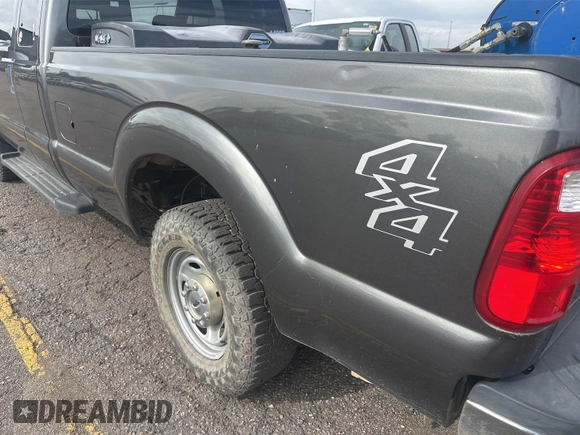 2015 Ford F-250 XLT z VIN 1FT7X2B61FEC57669, wystawiony jako IAAI lot #42430375 z przebiegiem 141 252 mil mil oraz . Historia ofert i sprzedaży dostępna na DreamBid. Obrazek 7.