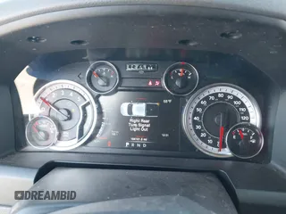 2019 Ram 1500 Tradesman z VIN 1C6RR6KM9KS749538, wystawiony jako IAAI lot #41743266 z przebiegiem 164 161 mil mil oraz . Historia ofert i sprzedaży dostępna na DreamBid. Obrazek 7.