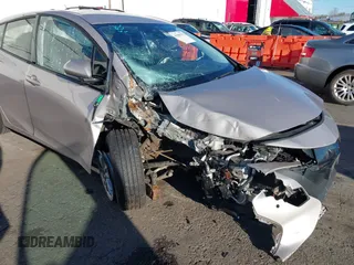 2020 Toyota Prius LE z VIN JTDKARFP6L3145576, wystawiony jako IAAI lot #41009752 z przebiegiem 35 375 mil mil oraz . Historia ofert i sprzedaży dostępna na DreamBid. Obrazek 6.