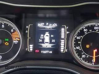 2019 Jeep Cherokee Latitude Plus z VIN 1C4PJLLBXKD420578, wystawiony jako IAAI lot #41462302 z przebiegiem 116 277 mil mil oraz . Historia ofert i sprzedaży dostępna na DreamBid. Obrazek 16.