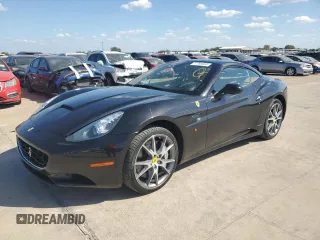 2010 Ferrari California z VIN ZFF65LJA9A0174625, wystawiony jako Copart lot #77766884 z przebiegiem 28 829 mil mil oraz Szkody całkowita. Historia ofert i sprzedaży dostępna na DreamBid. Obrazek 1.