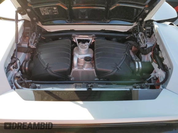 2022 Lamborghini Huracan z VIN ZHWUT5ZF9NLA17926, wystawiony jako Copart lot #83543394 z przebiegiem 5 830 mil mil oraz Szkoda całkowita • Salvage title. Historia ofert i sprzedaży dostępna na DreamBid. Obrazek 12.