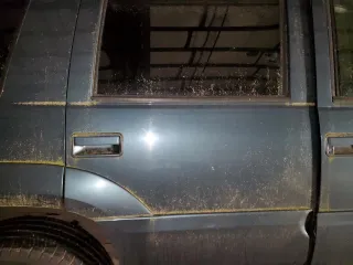 1999 GMC Denali z VIN 1GKEK13R5XR918465, wystawiony jako Copart lot #83269184 z przebiegiem Nie podano mil oraz Nie do naprawy. Historia ofert i sprzedaży dostępna na DreamBid. Obrazek 11.
